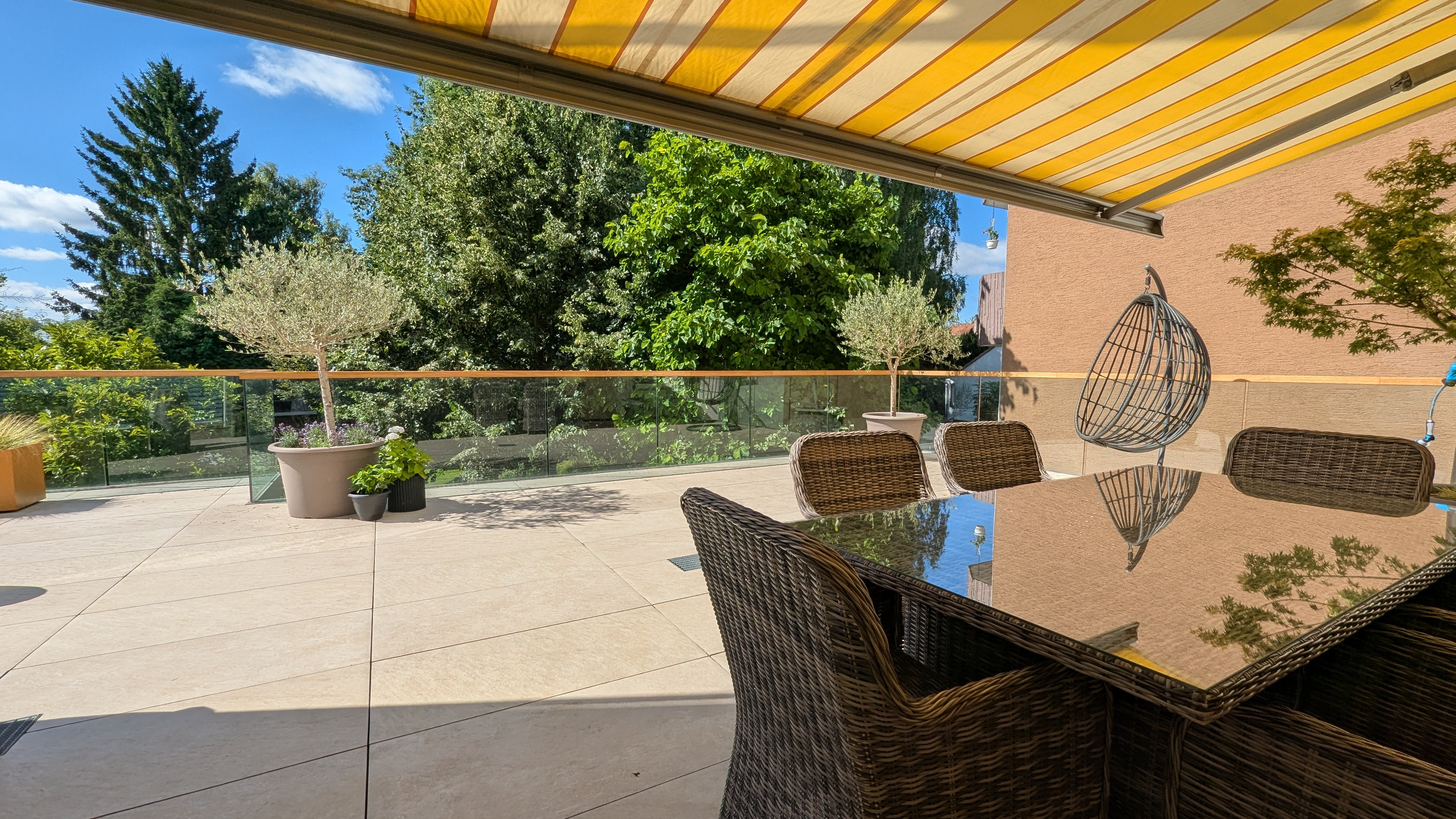Exklusive Eigentumswohnung mit Wintergarten, XXL-Terrasse